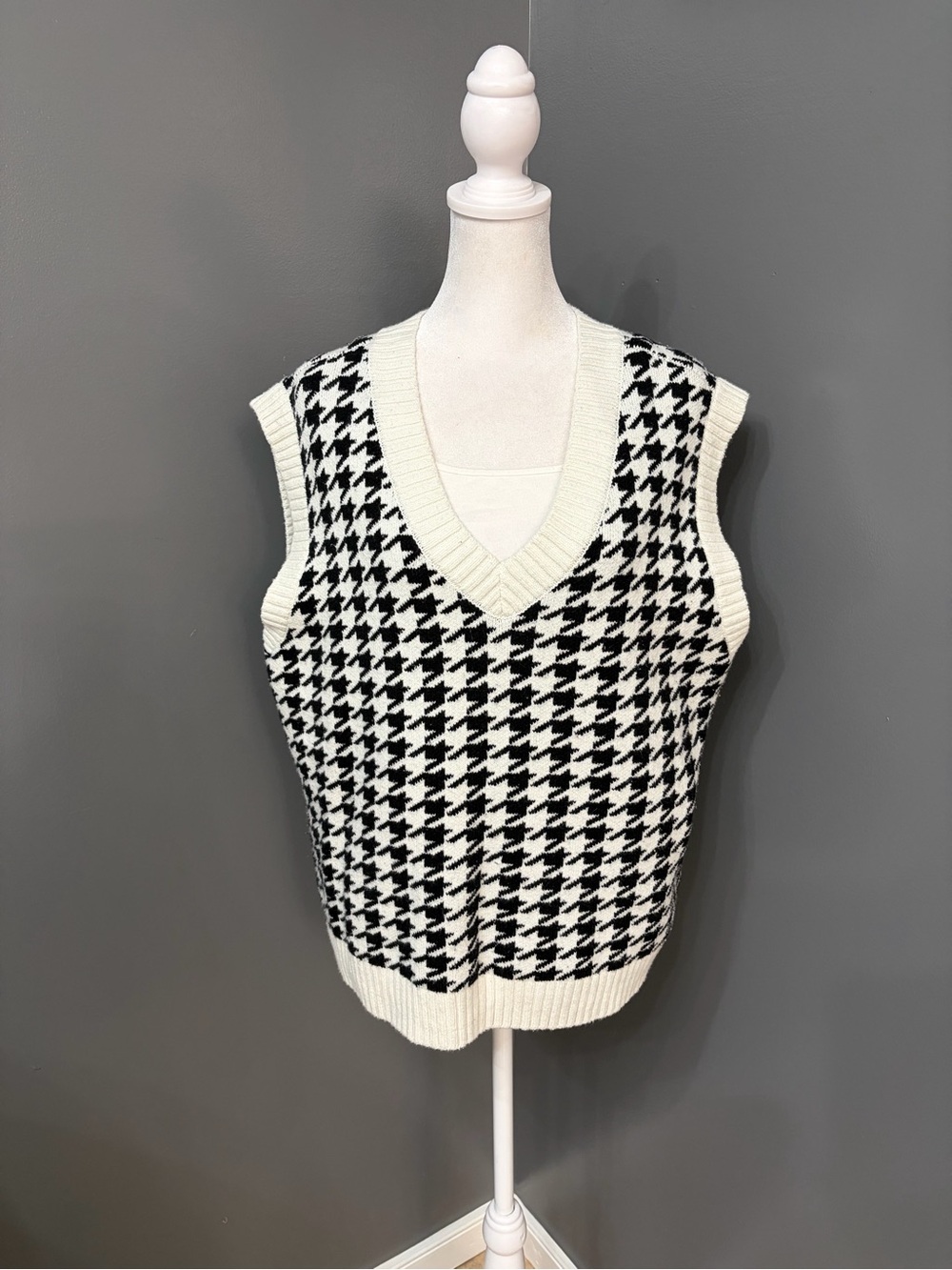 Hollister Houndstooth Boxy Knit Sweater Vest Black White Preppy Dark Academia M